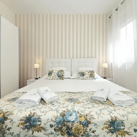 Luxury No 2 - Mit Terrasse Apartment Zadar